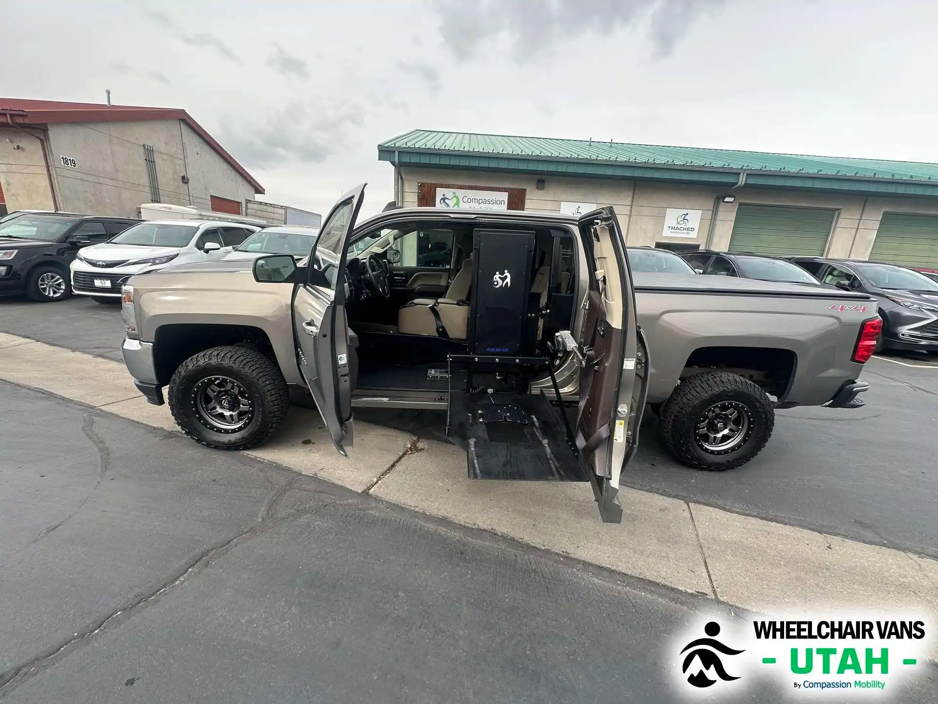 2017 Chevrolet Silverado 1500 LT 4X4 Crew Cab Standard Box's photo