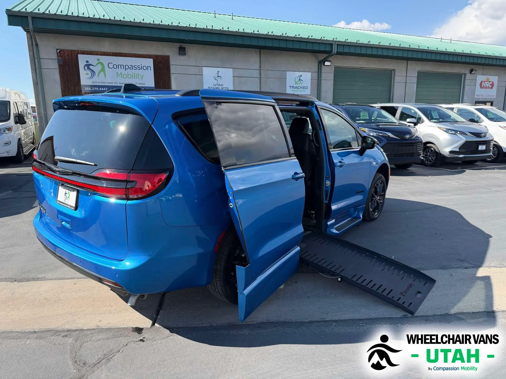 2026 Chrysler Pacifica Select photo 4