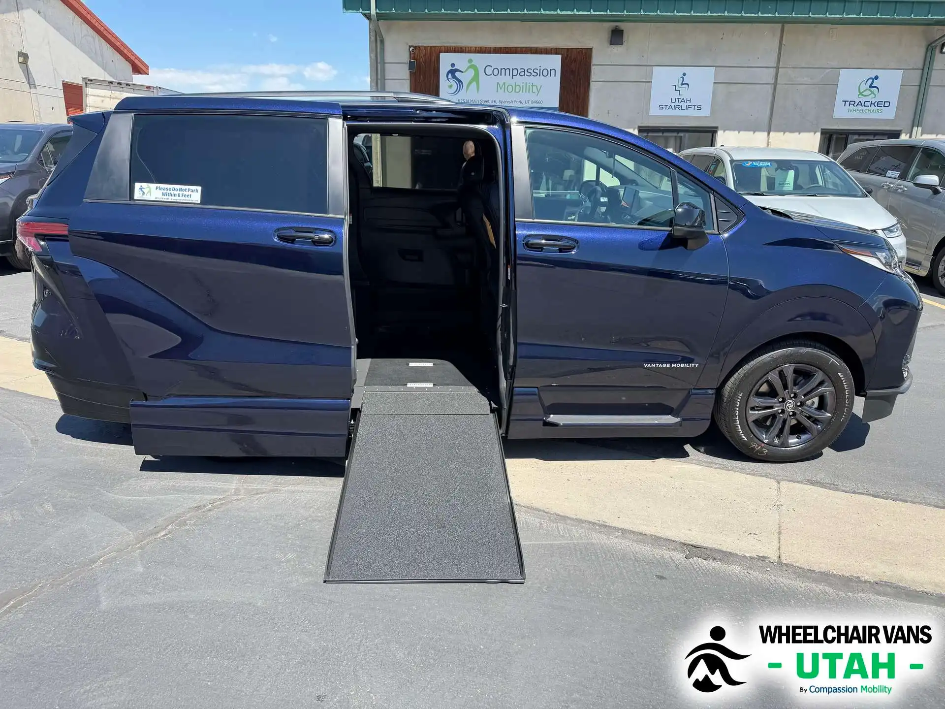2026 Toyota Sienna XSE 7-Passenger Hybrid AWD's photo