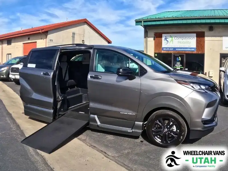 2026 Toyota Sienna XSE 7-Passenger Hybrid AWD's photo