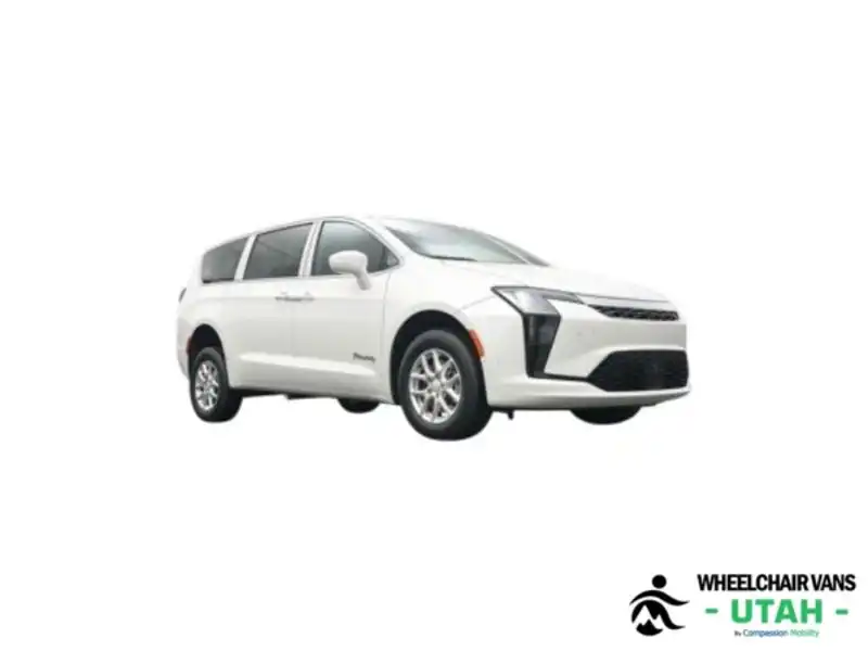 2027 Chrysler Pacifica Select's photo