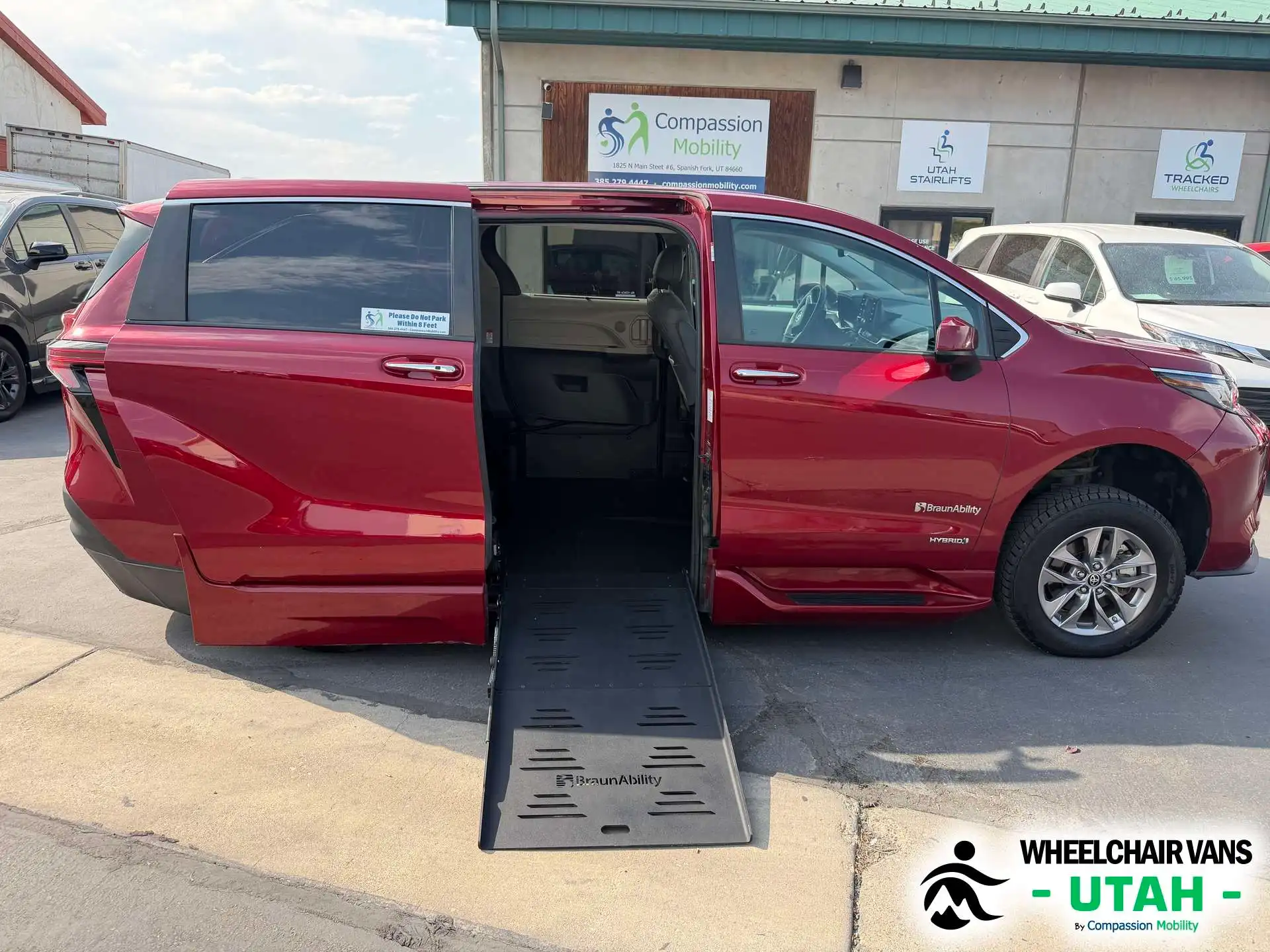 2021 Toyota Sienna XLE 8-Passenger Hybrid FWD's photo