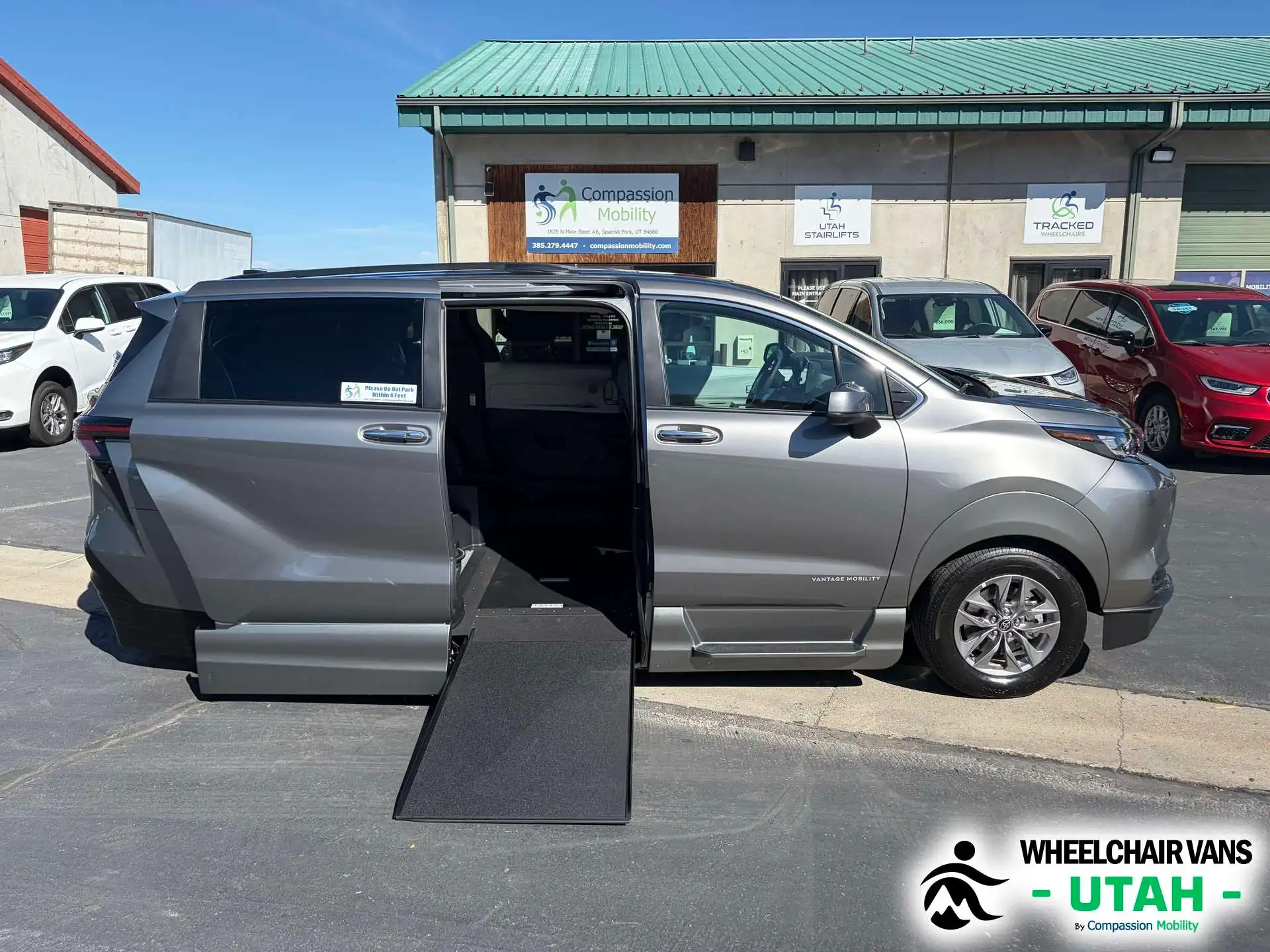 2026 Toyota Sienna XLE 7-Passenger Hybrid AWD's photo