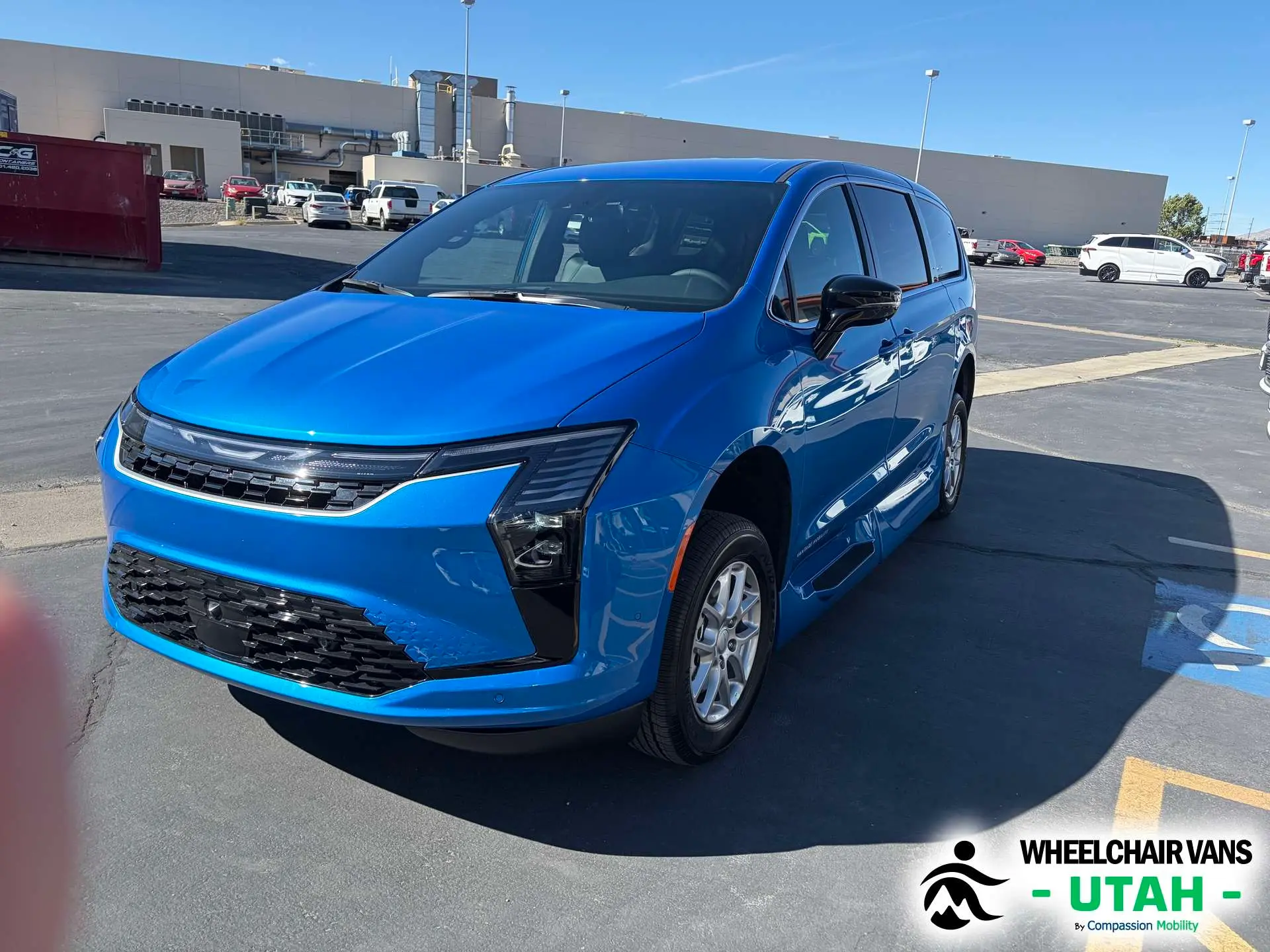 2027 Chrysler Pacifica Select photo 4