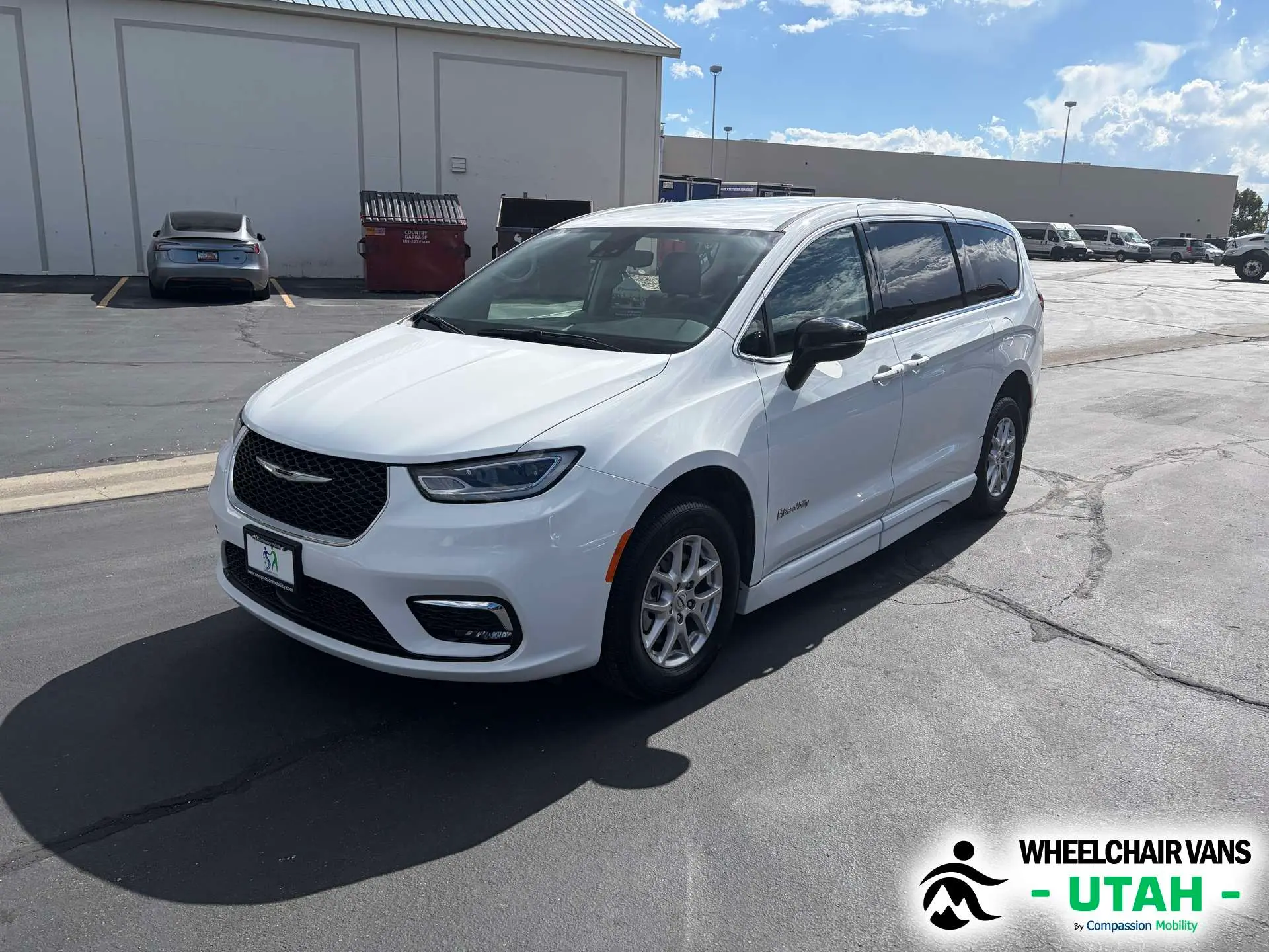 2024 Chrysler Pacifica Touring L photo 4