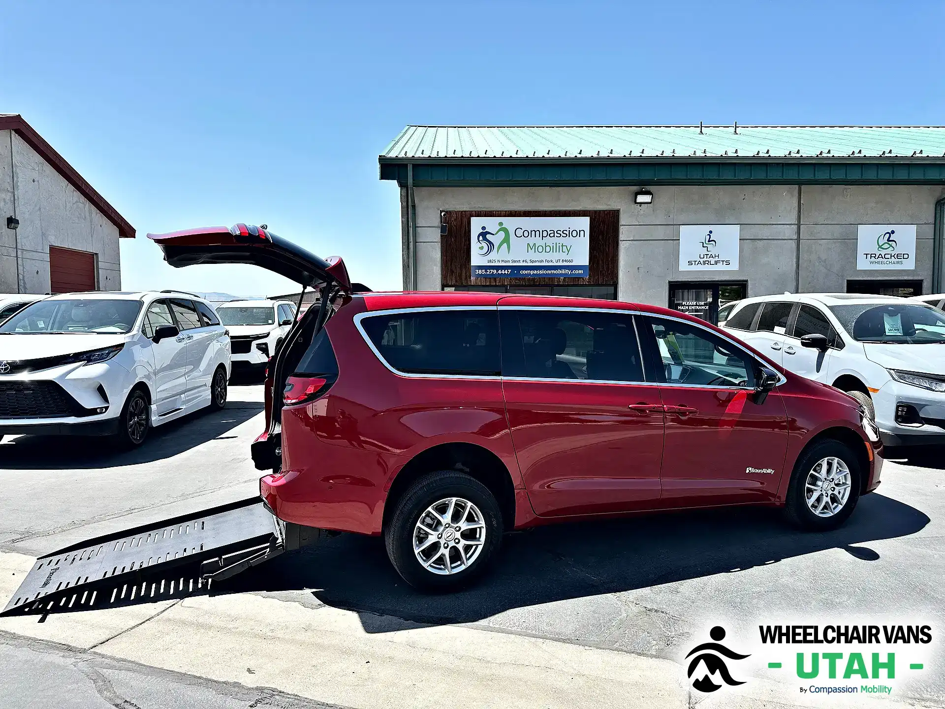 2025 Chrysler Pacifica Select's photo