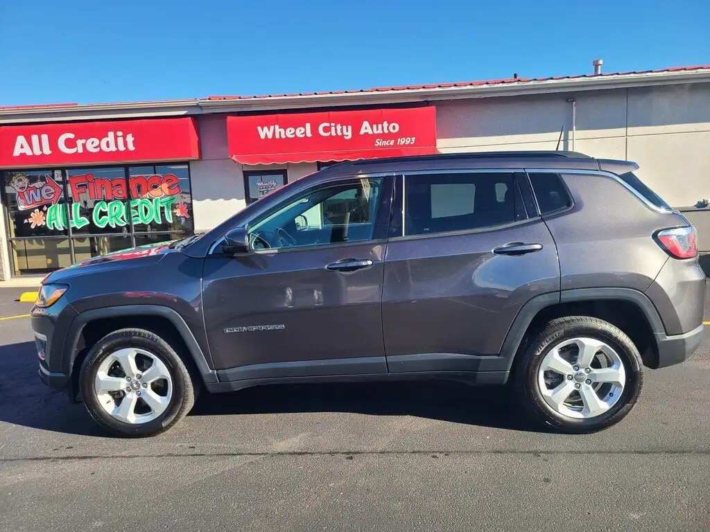 2019 Jeep Compass Latitude 4X4 photo 1