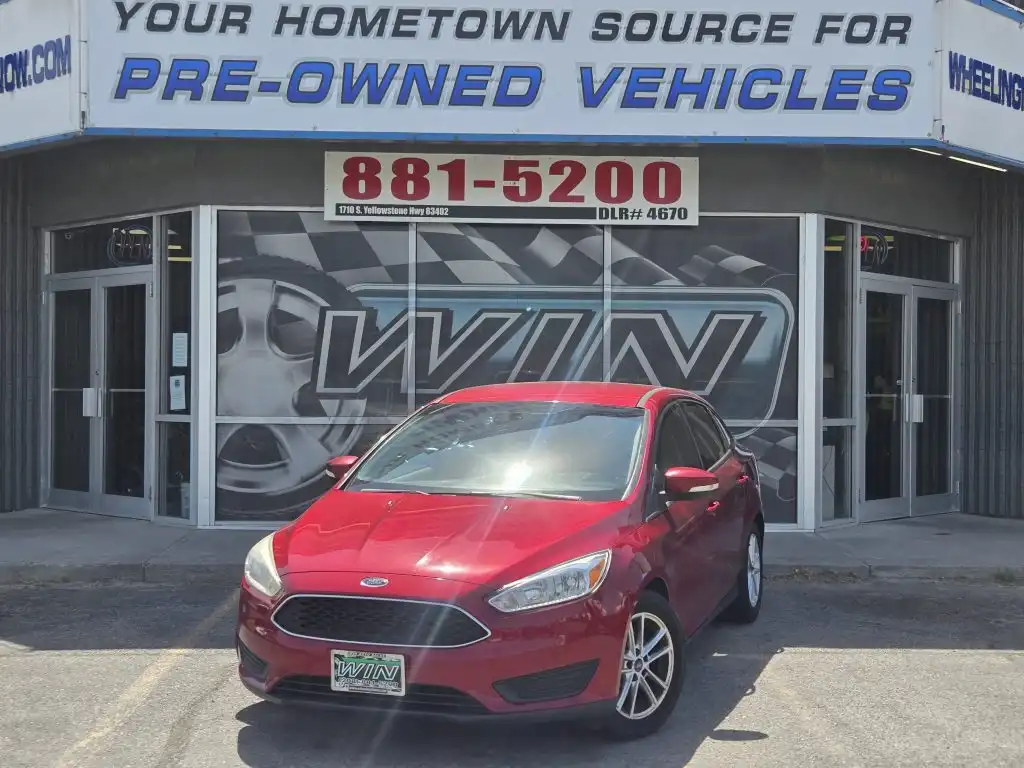 2017 Ford Focus Sedan SE's photo