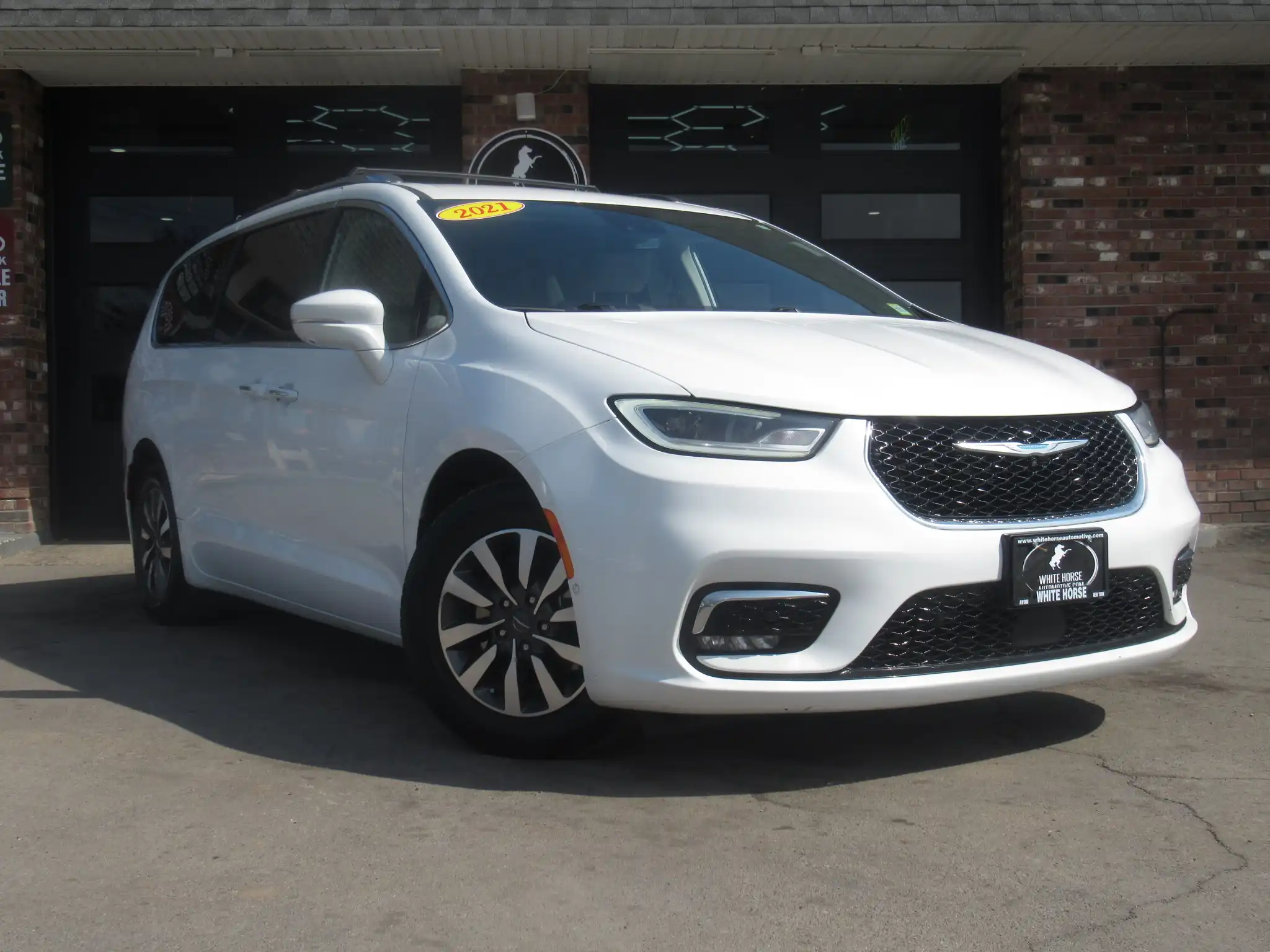 2021 Chrysler Pacifica Hybrid Touring L Hybrid's photo