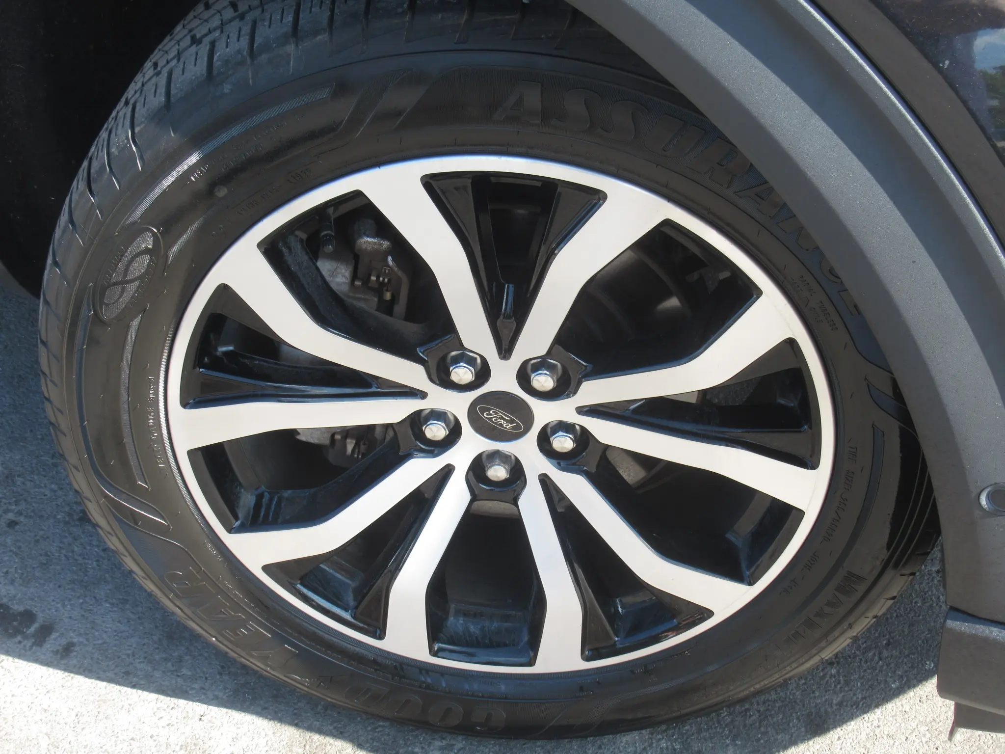 2020 Ford Explorer ST 4WD photo 5