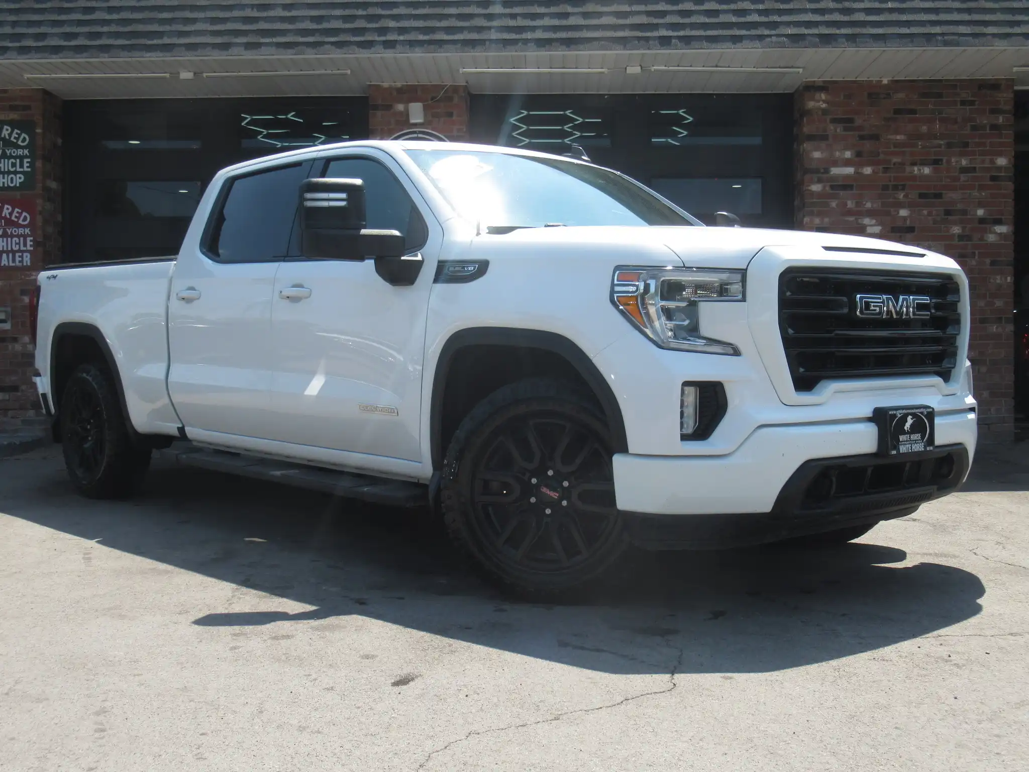 2020 GMC Sierra 4WD Crew Cab Short Box Elevation's photo