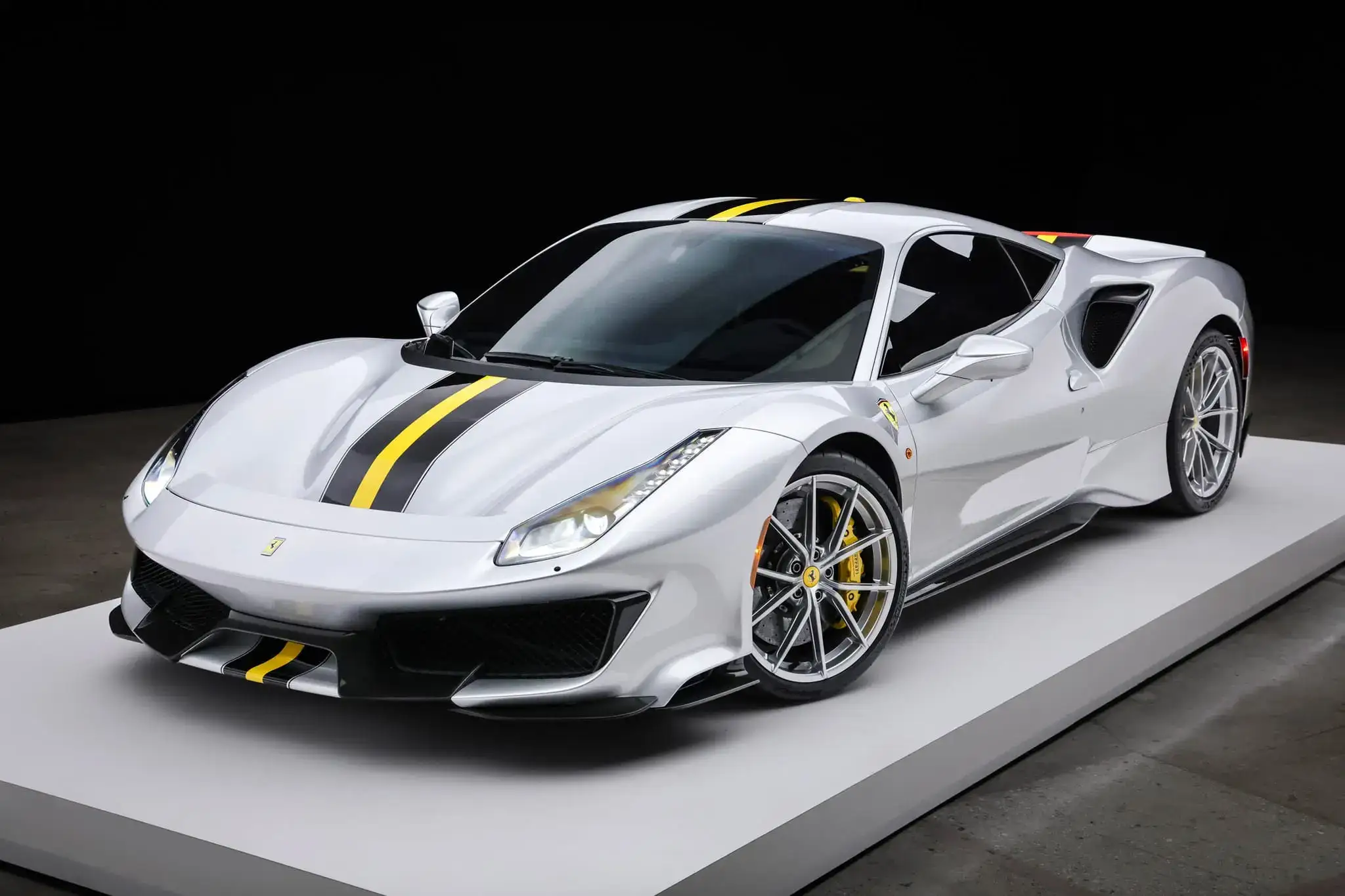 2019 Ferrari 488 Base photo 1