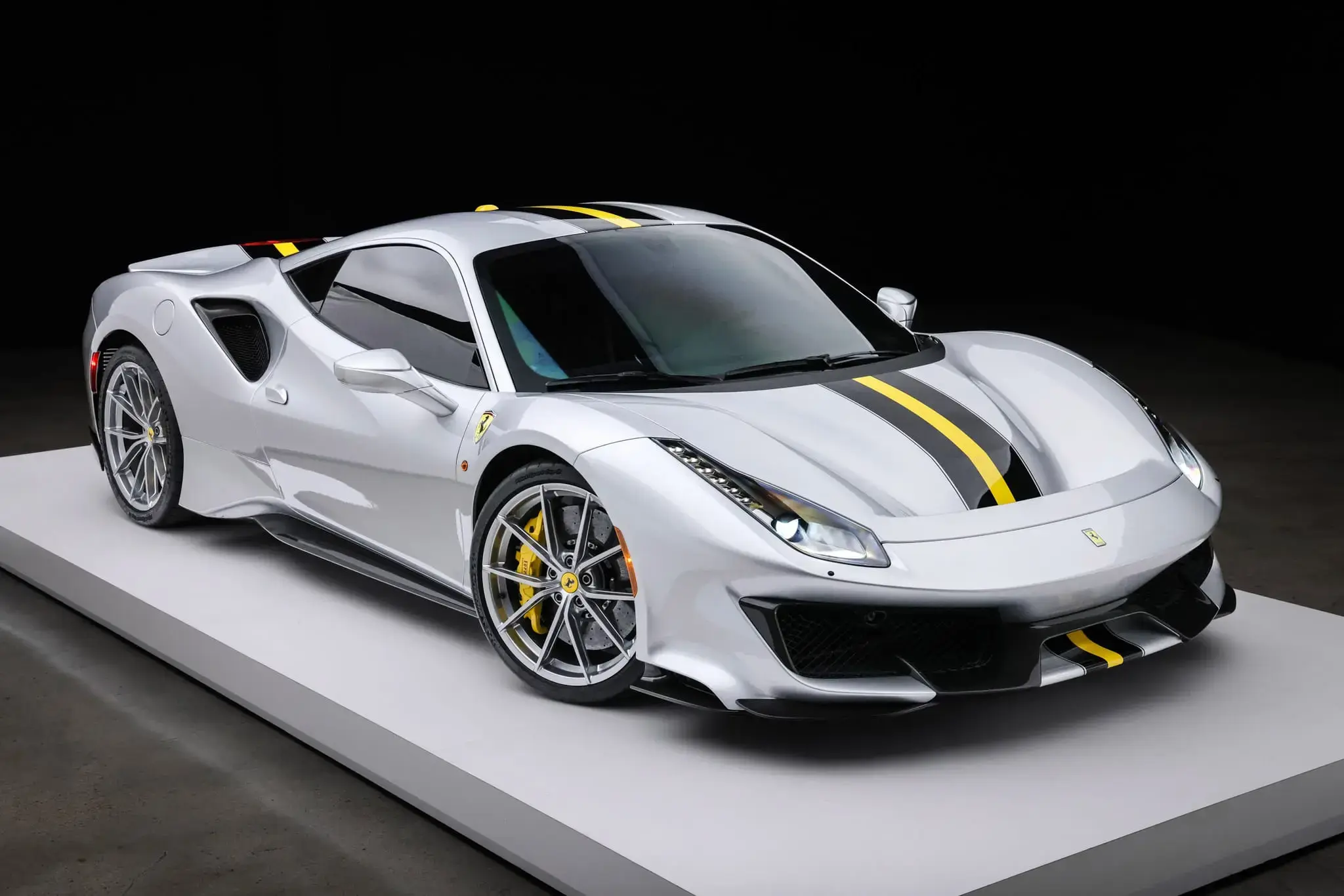 2019 Ferrari 488 Base photo 3