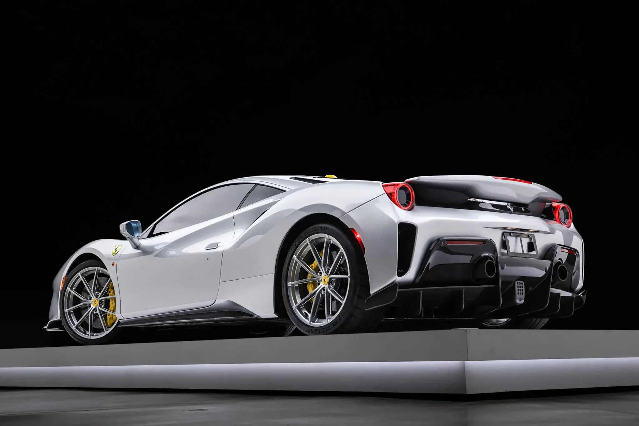 2019 Ferrari 488 Base photo 4