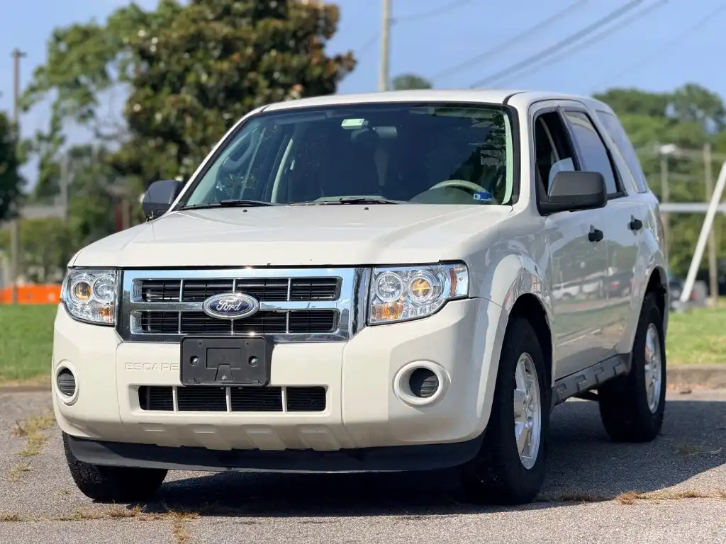 2010 Ford Escape XLS's photo