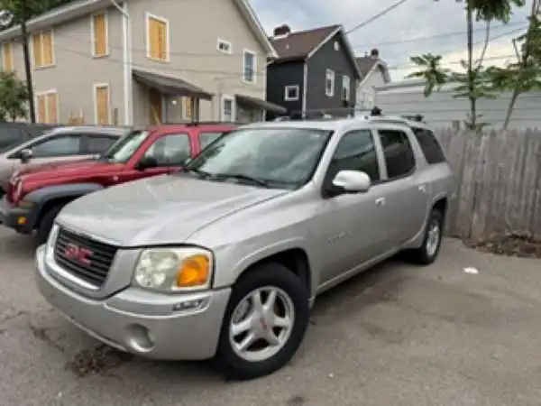 2004 GMC Envoy XUV SLE's photo