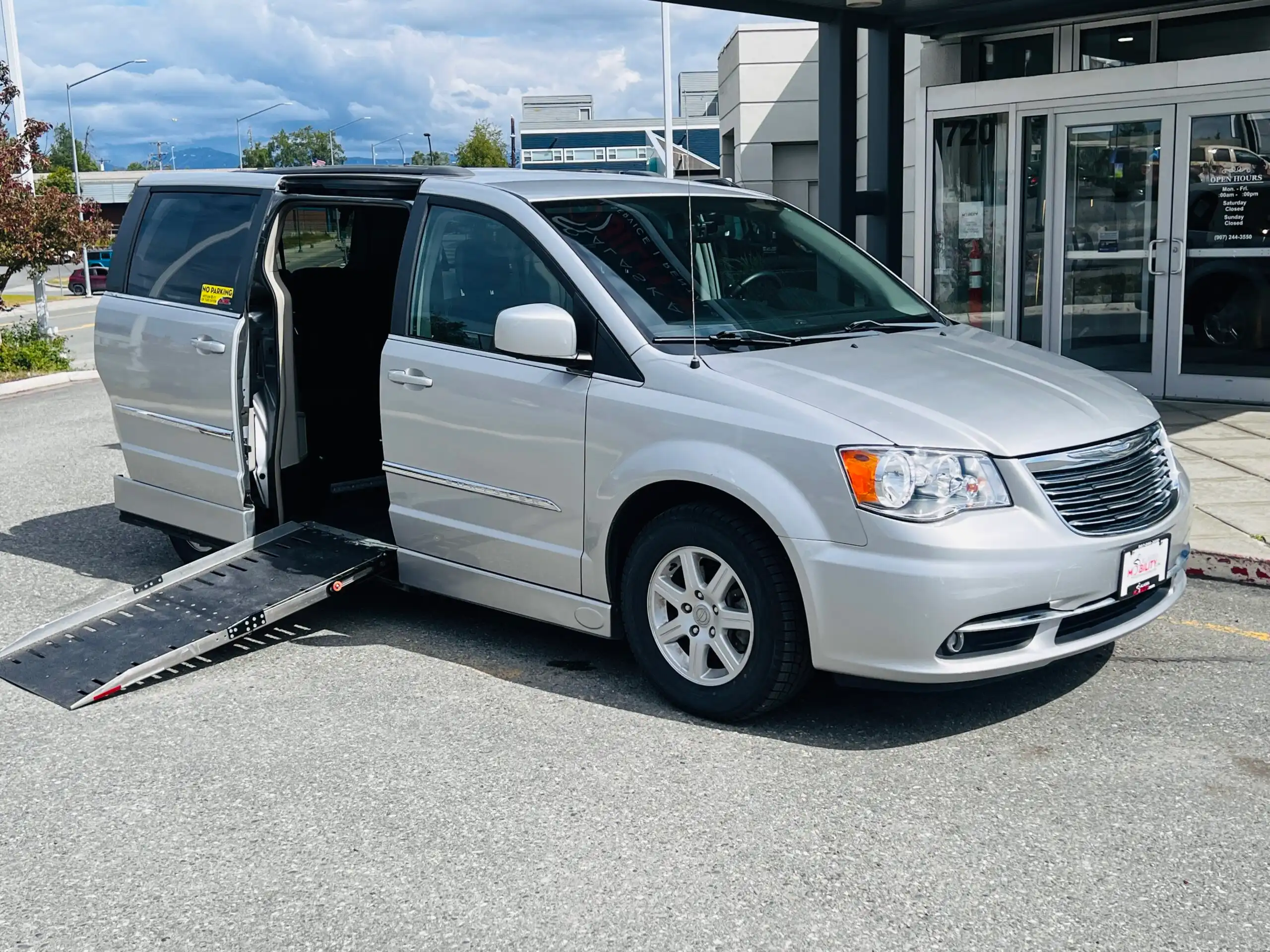 2012 Chrysler Town & Country Touring's photo