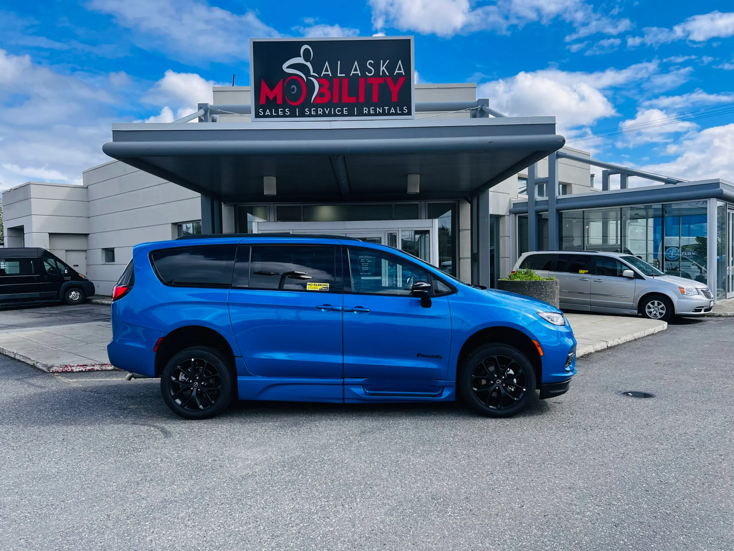 2026 Chrysler Pacifica Select photo 4