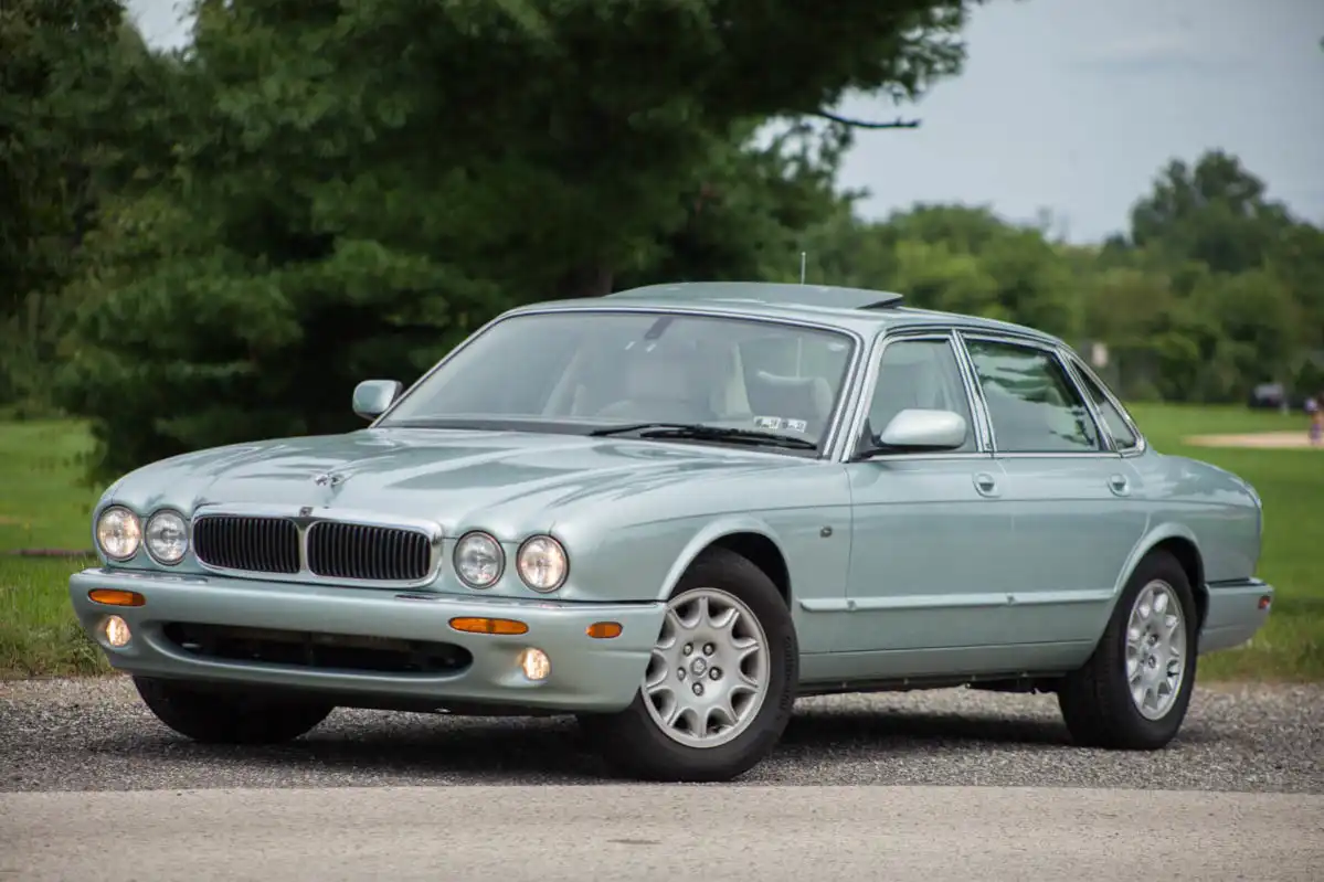 2000 Jaguar XJ XJ8's photo