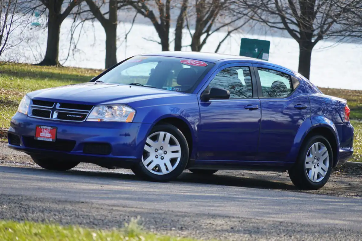 2012 Dodge Avenger SE's photo