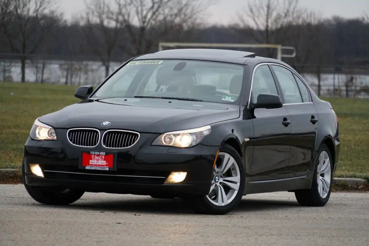 2010 BMW 5 Series 528i Sedan's photo