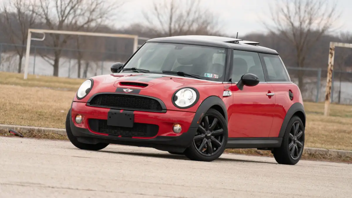 2010 MINI Cooper S photo 1