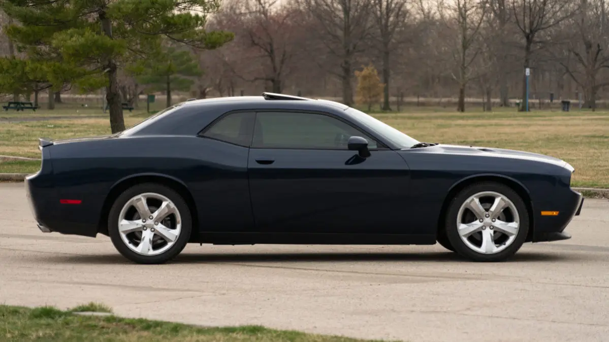 2013 Dodge Challenger SXT photo 3
