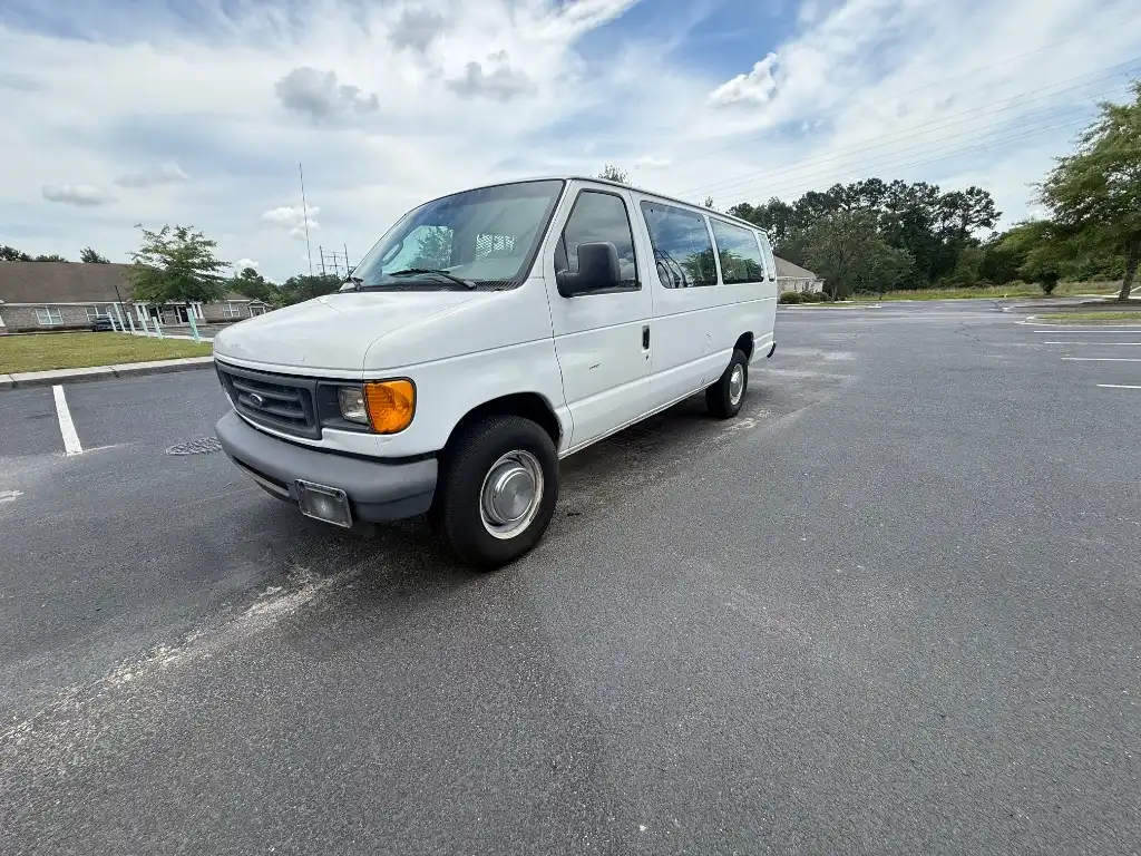 2006 Ford E-Series's photo