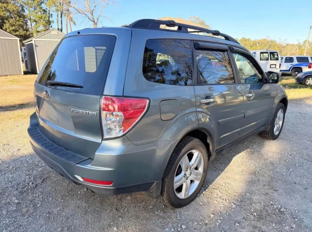 2010 Subaru Forester 2.5X Premium AT photo 4