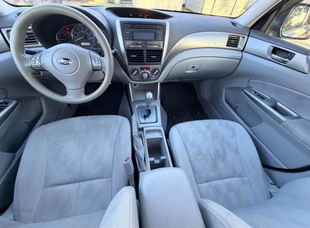 2010 Subaru Forester 2.5X Premium AT photo 3