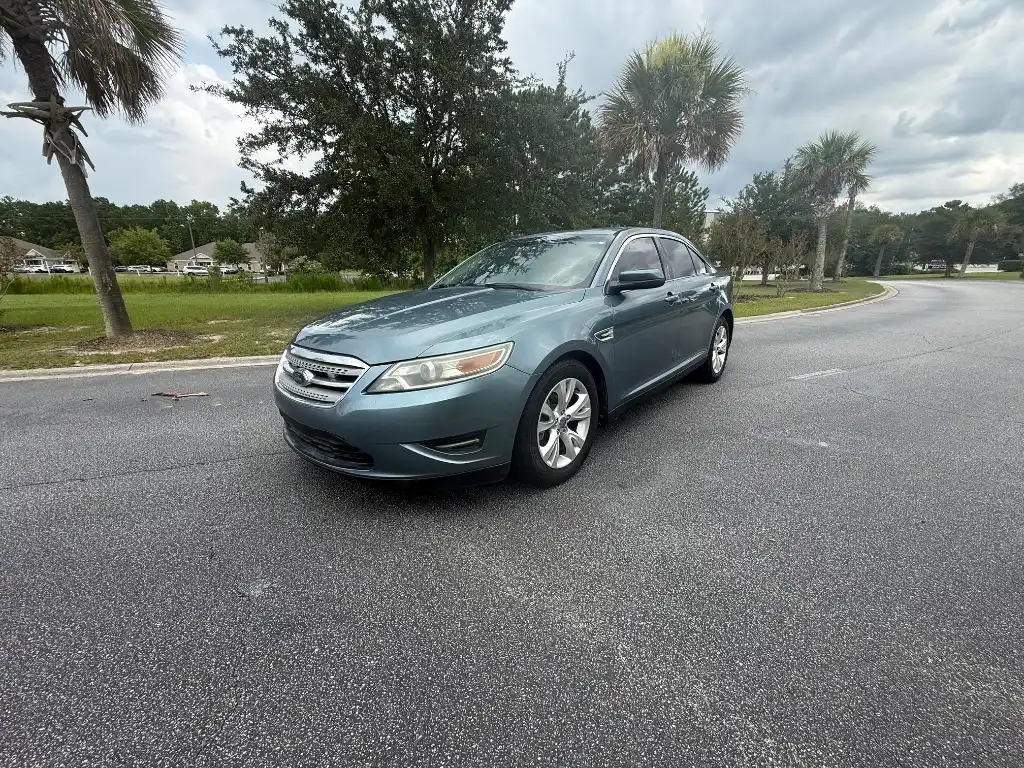 2010 Ford Taurus SEL FWD's photo