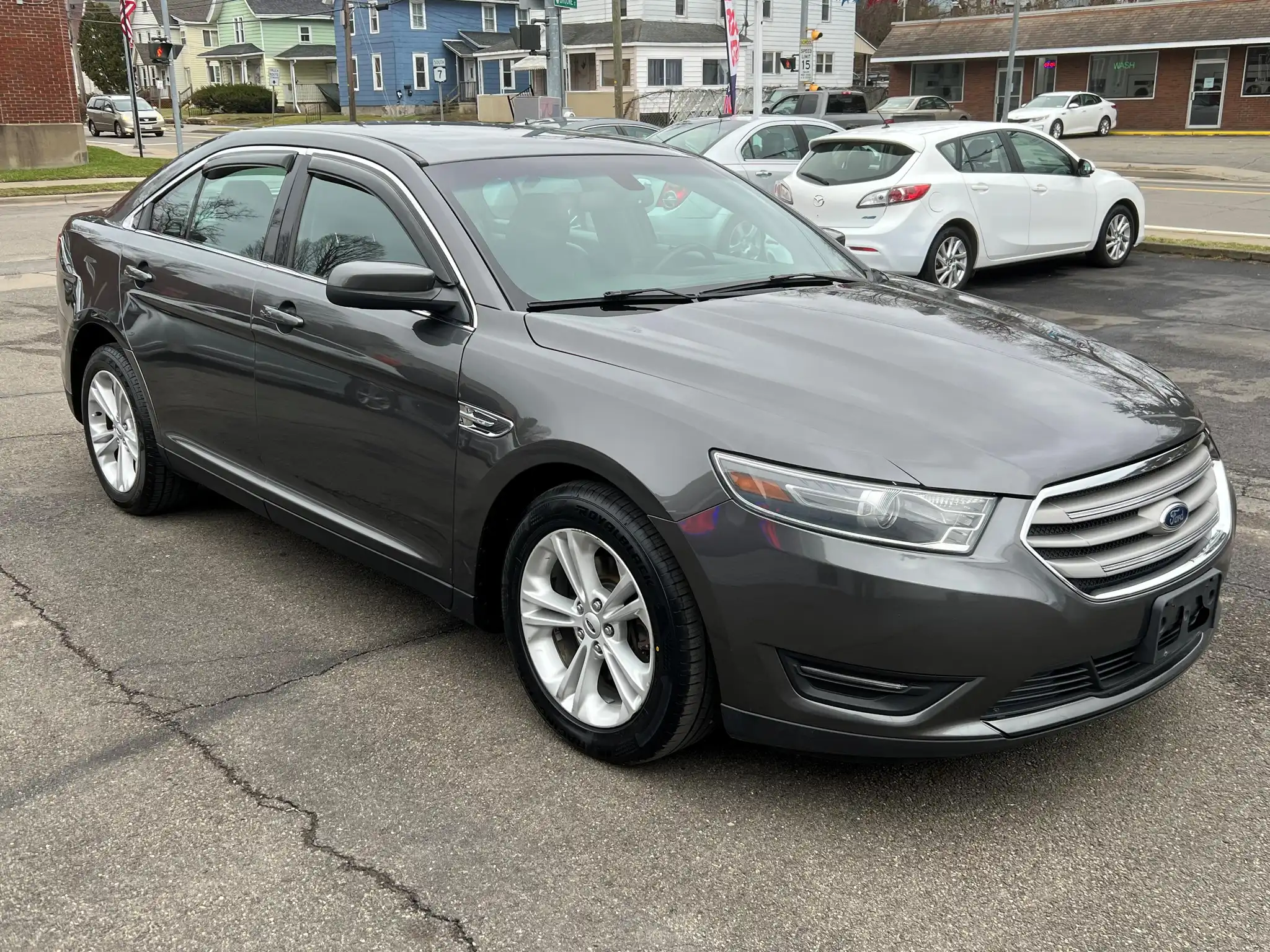 2015 Ford Taurus SEL FWD's photo