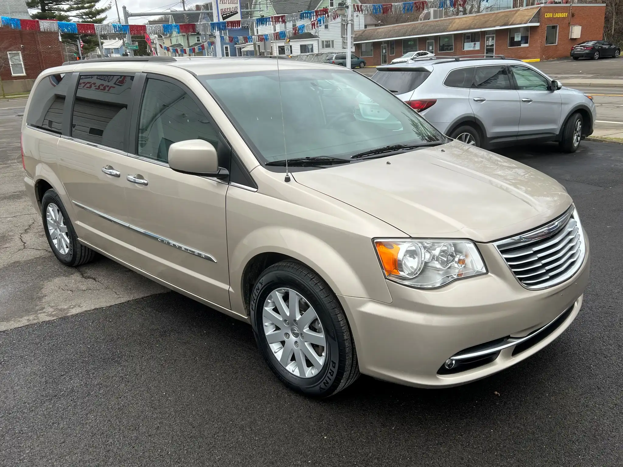 2016 Chrysler Town & Country Touring's photo