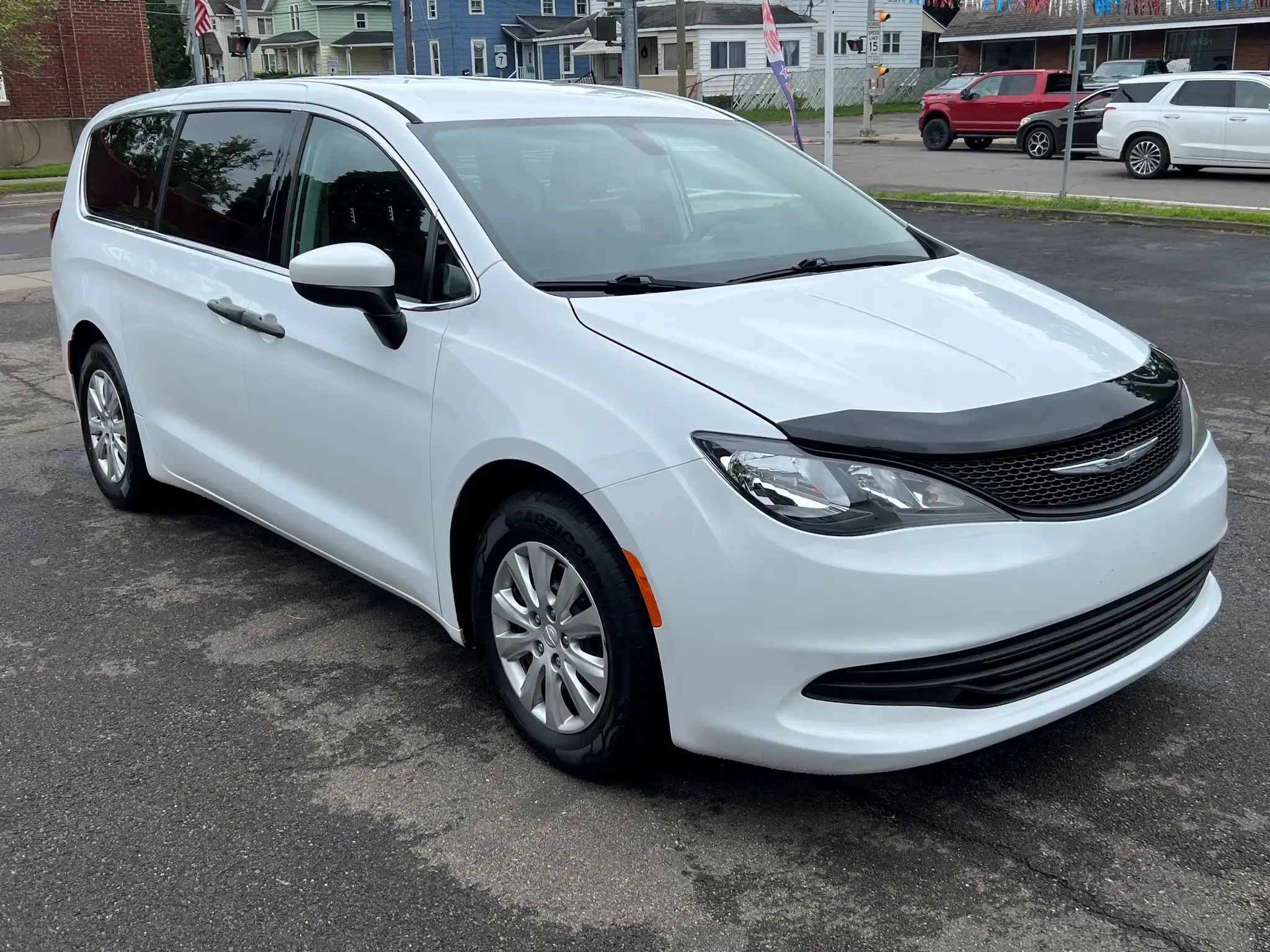 2018 Chrysler Pacifica L's photo