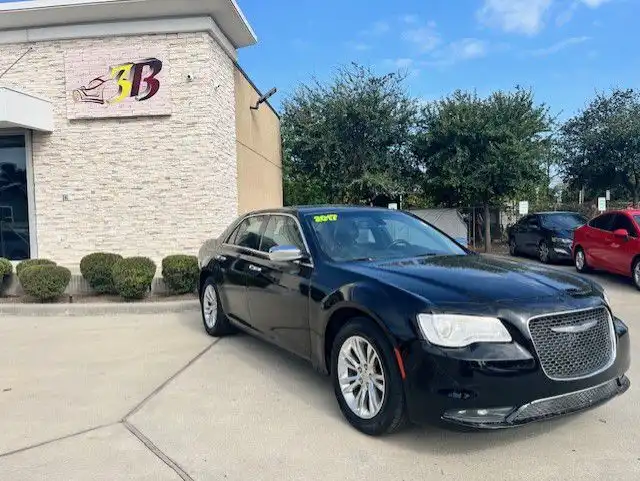 2017 Chrysler 300 C's photo