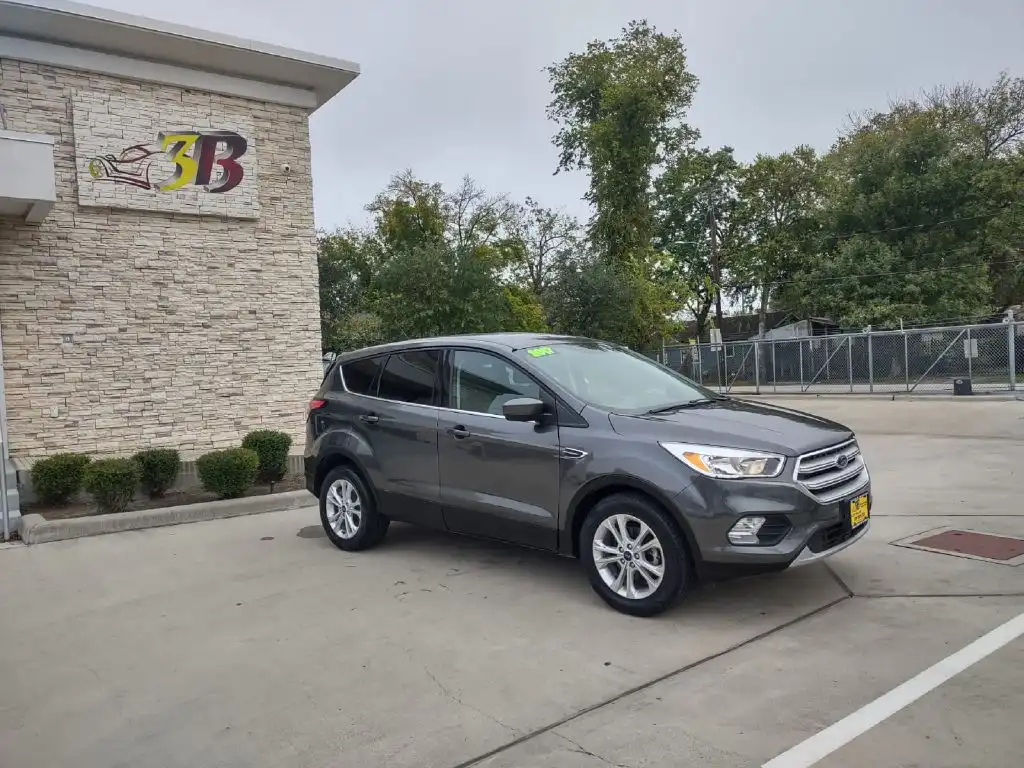 2017 Ford Escape Titanium's photo