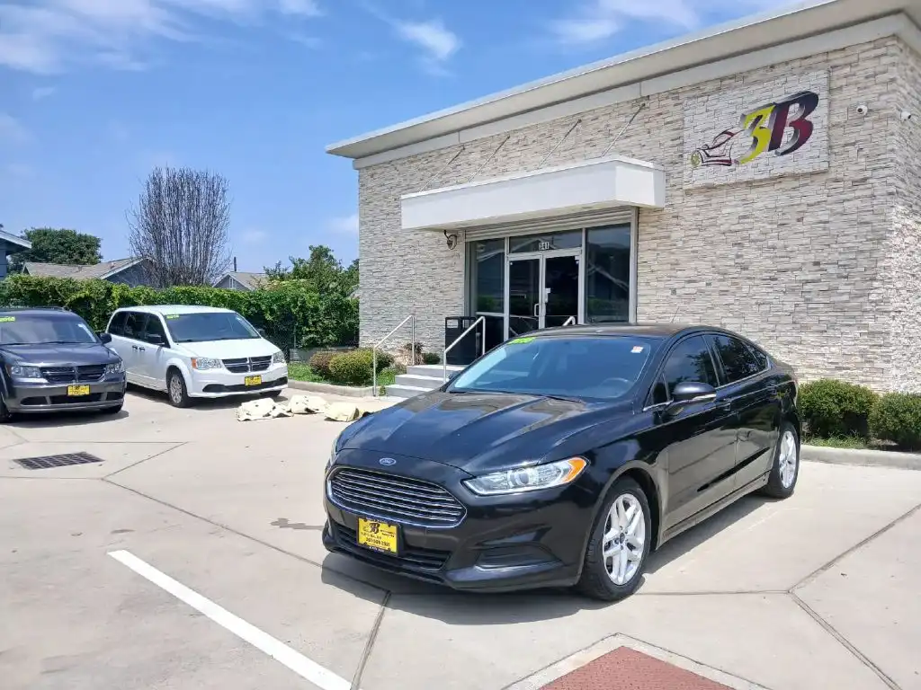 2017 Ford Fusion SE FWD's photo