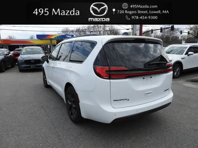 2025 Chrysler Pacifica Limited photo 3