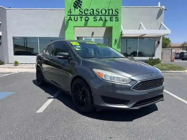 2016 Ford Focus Sedan SE's photo