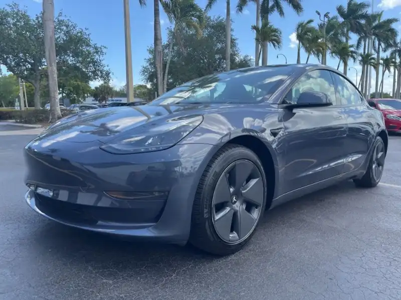 2023 Tesla Model 3 Base's photo