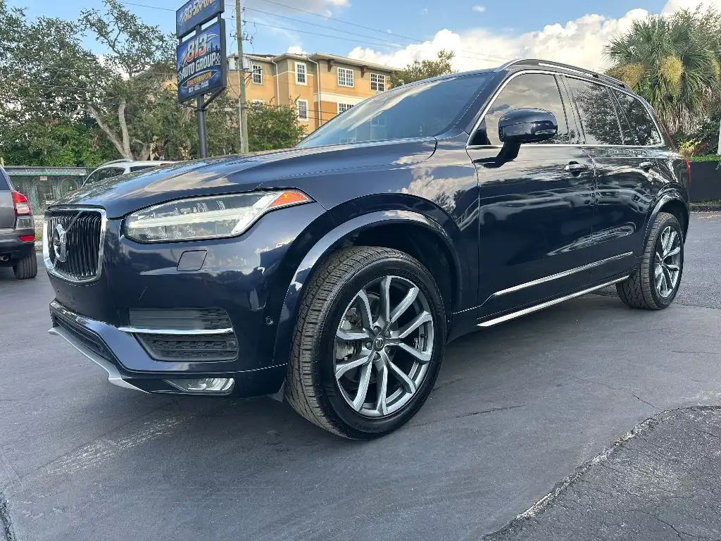 2017 Volvo XC90 T6 AWD Momentum's photo