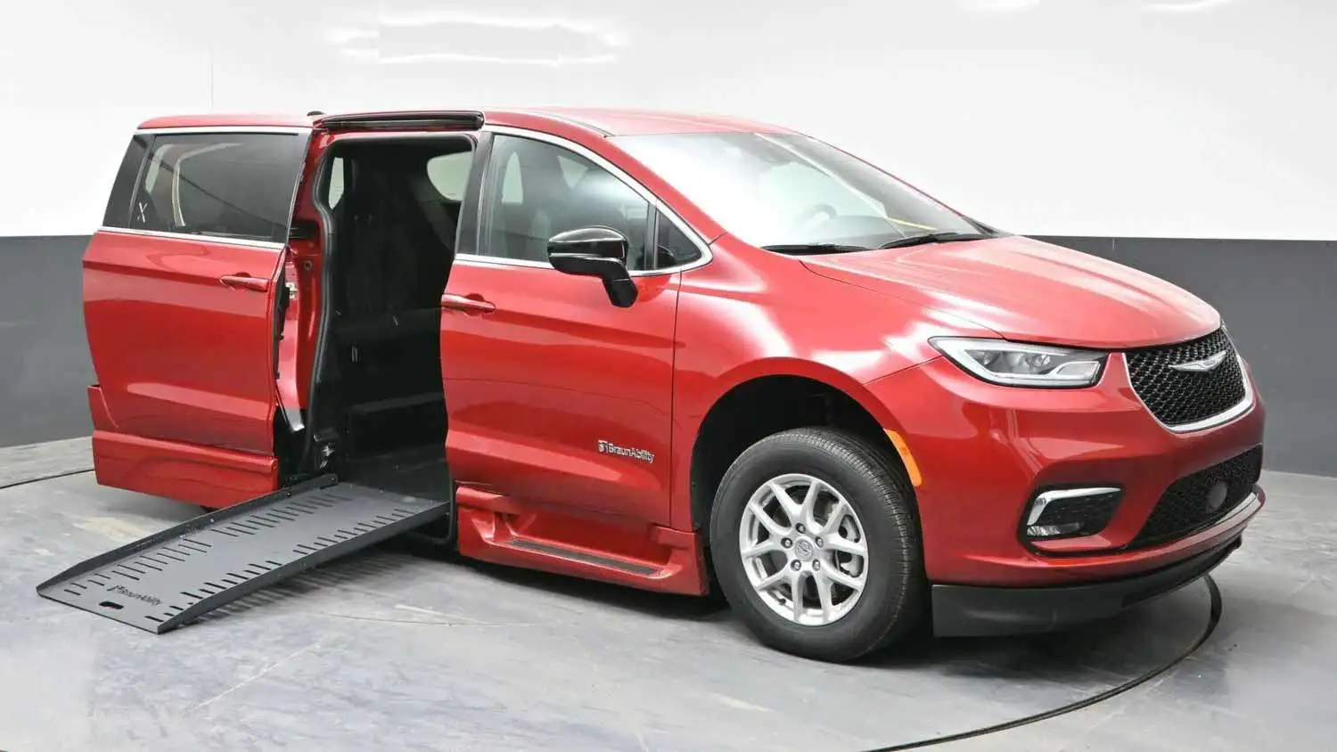 2025 Chrysler Pacifica Select's photo