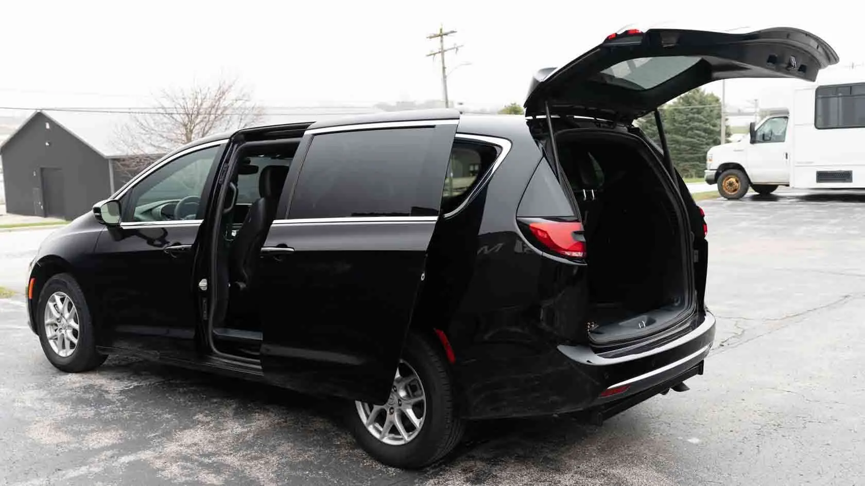2025 Chrysler Pacifica Select photo 4