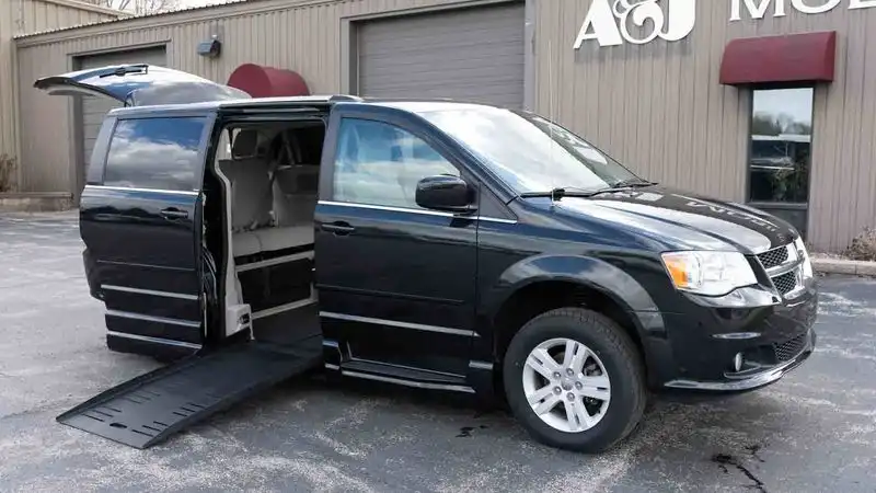 2011 Dodge Grand Caravan Crew FWD's photo