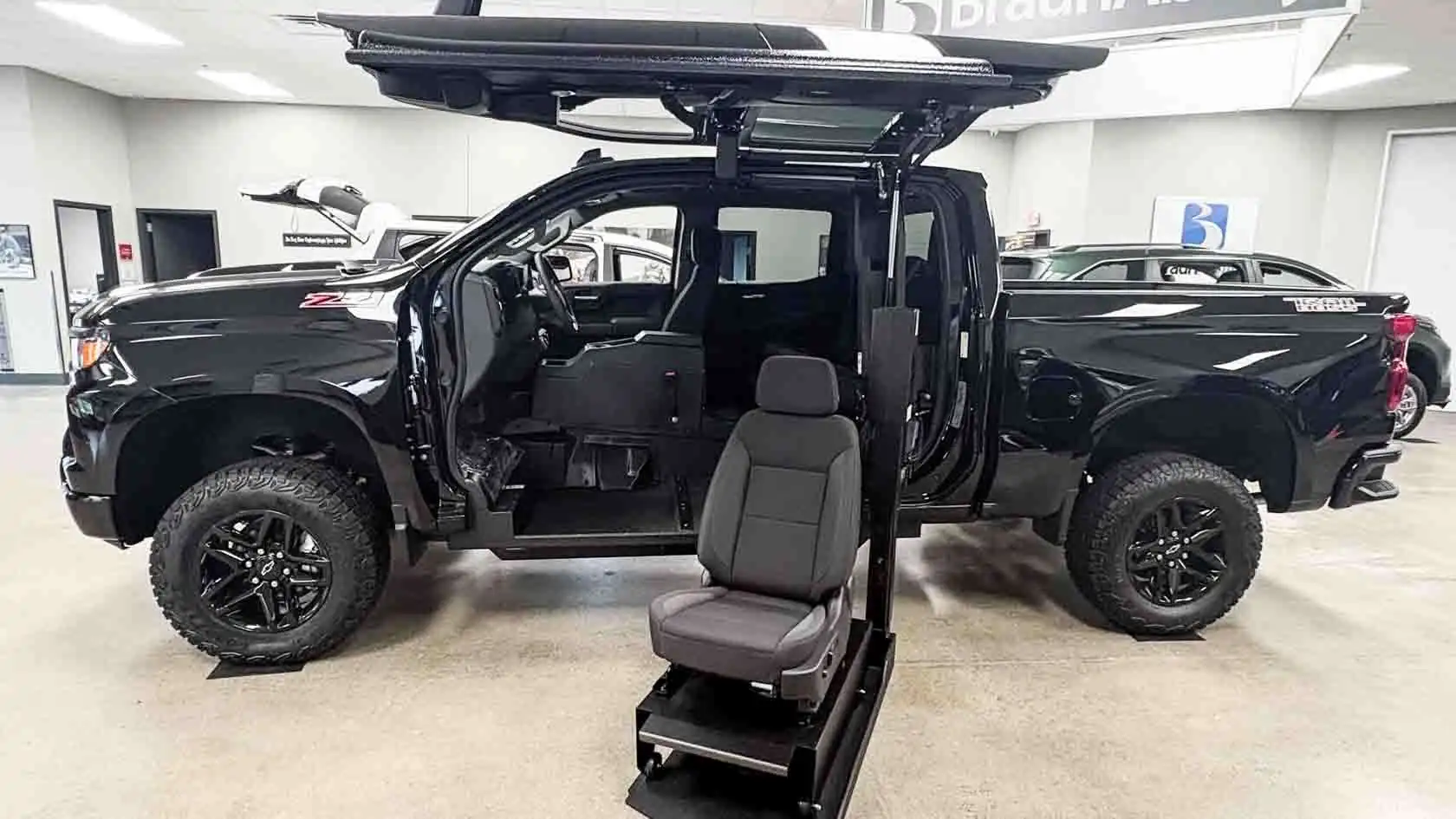 2026 Chevrolet Silverado 1500 Custom Trail Boss 4X4 Crew Cab Short Box's photo