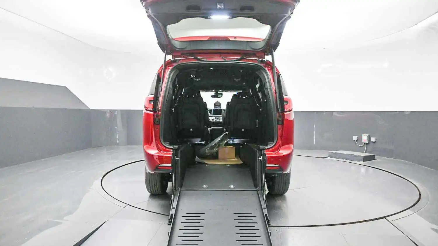 2026 Chrysler Pacifica Select's photo