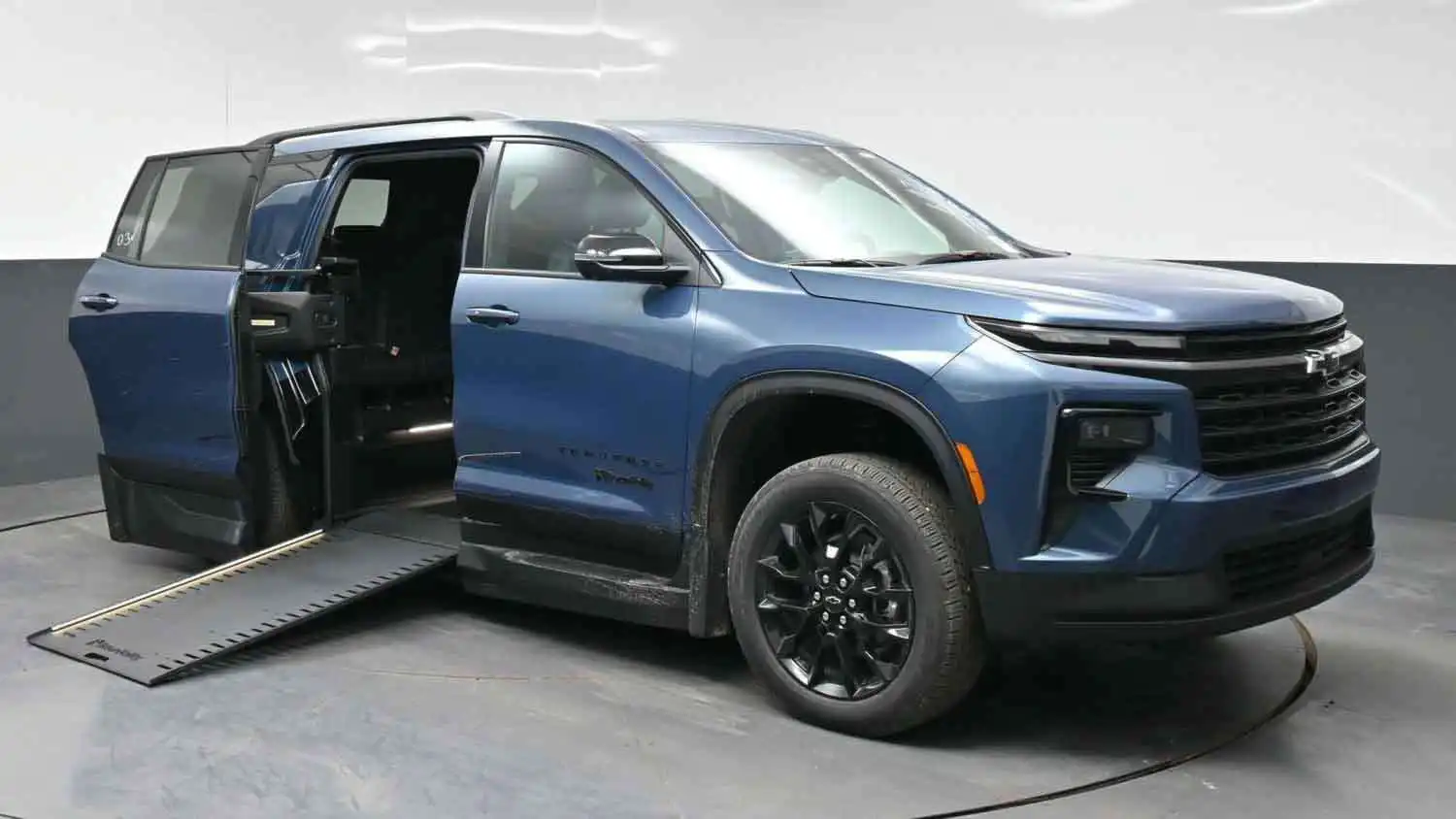 2026 Chevrolet Traverse FWD LT's photo