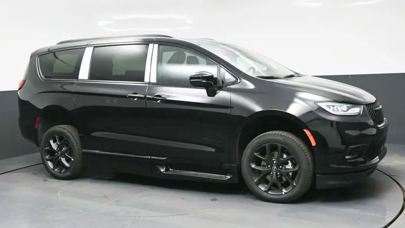 2026 Chrysler Pacifica Select photo 5