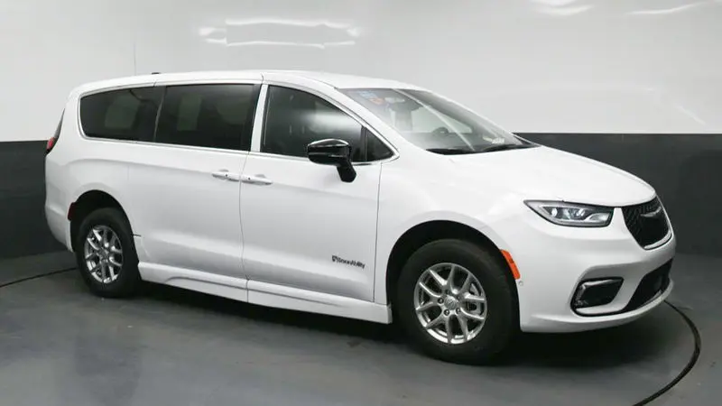 2026 Chrysler Pacifica Select photo 5