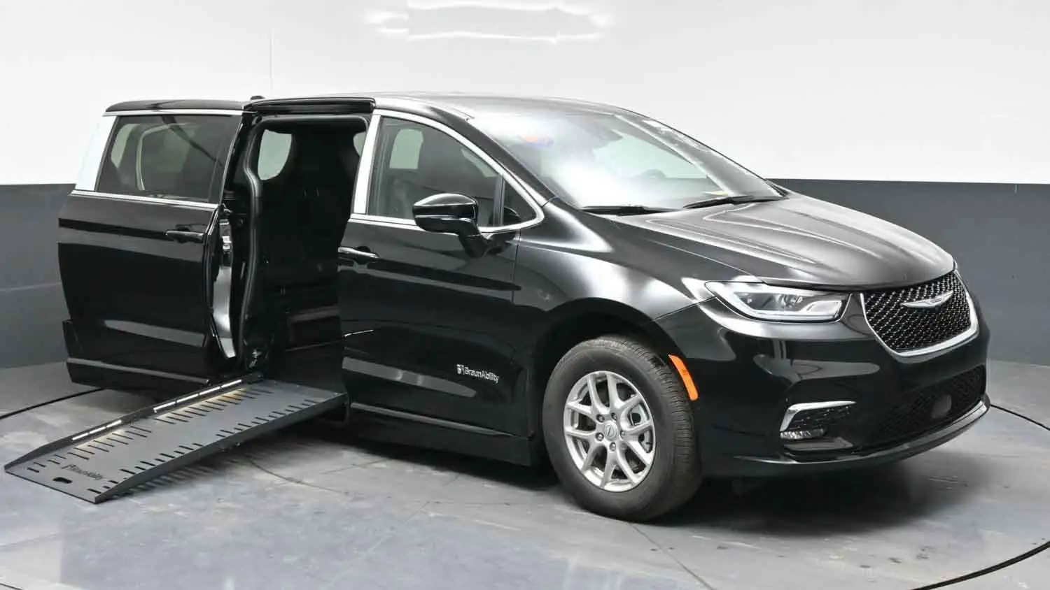 2026 Chrysler Pacifica Select photo 1